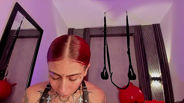 selene_red_ Live XXX-Chat