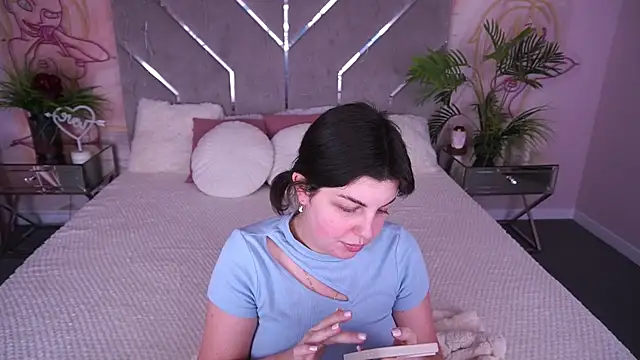 MirandaWong Chat XXX in diretta