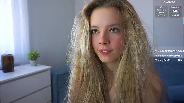 TiffinyMergistのライブXXXチャット