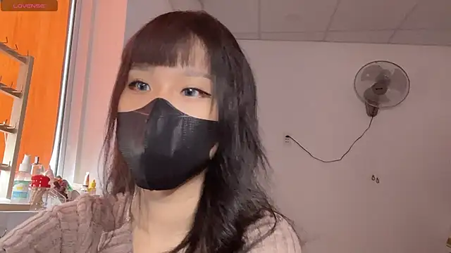 Tieu-May élő XXX-chatje