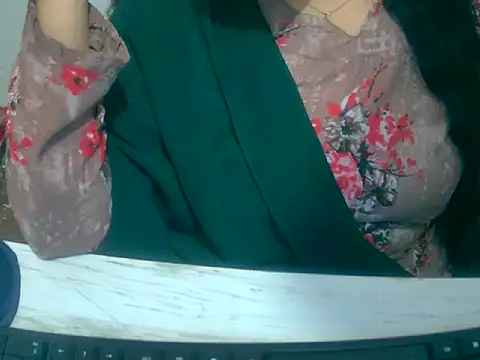 Chat +18 de Cute_Aliyaa ao vivo