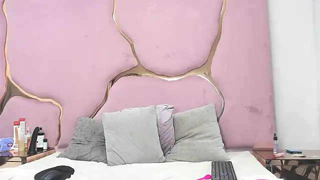 SweatedDelacroix – Naživo XXX chat