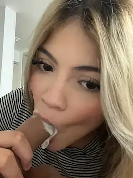 Pokazy przed kamerką – meggan___