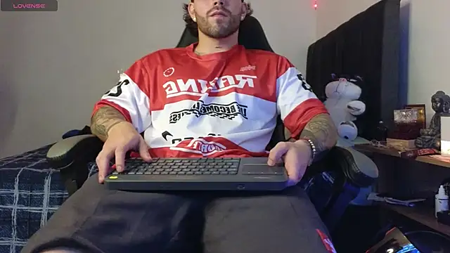 Živý XXX chat Ades_Lowe