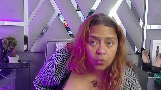 MonzerratBoyer – Naživo XXX chat