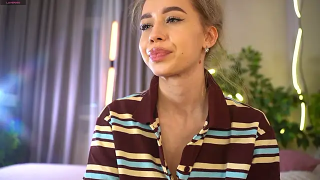 _Spring_Day_ Live XXX-Chat