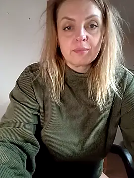 XXX chat uživo modela Ami_Foxy