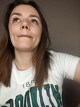 دردشة KrissSexi الجنسية المباشرة