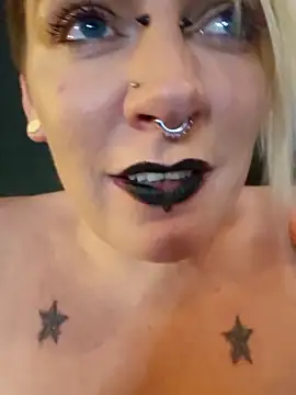 XXX chat uživo modela PinkTheHawk