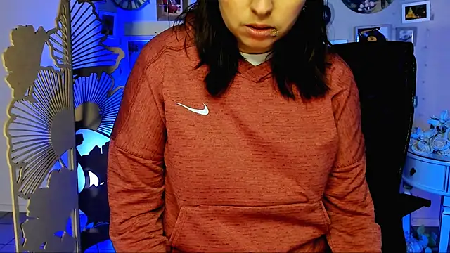 MartaEdams Adlı Modelin Canlı XXX Sohbeti