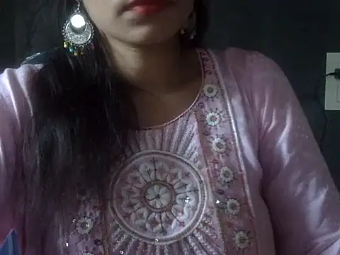 Neha_Sharma2 Adlı Modelin Canlı XXX Sohbeti