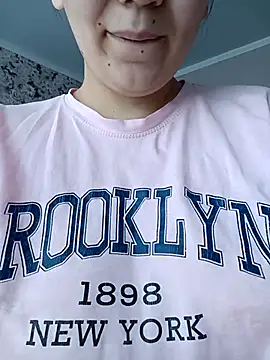 Emilyhomegirl1のライブXXXチャット