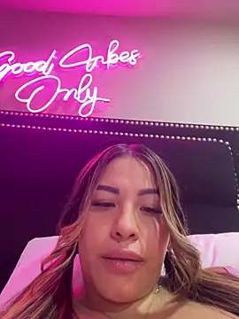 Chat +18 de sexyyykloee ao vivo