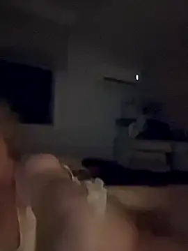 Takemeouttothedungen: διαδικτυακό σόου στην κάμερα