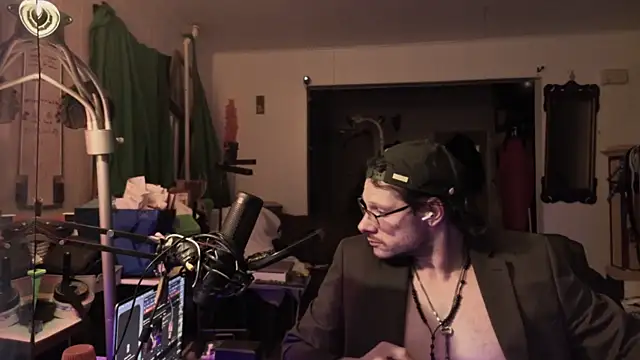 MasterDaddyCool Show in webcam