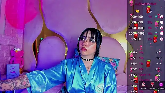 Chat +18 de NaniiSisy ao vivo