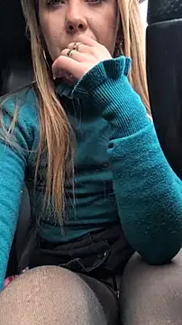 Risky_julia2330 লাইভ XXX চ্যাট