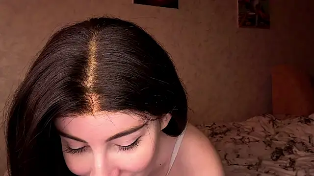 Show modela ToriHellberg na web-kameri