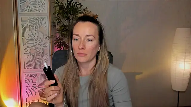 RebeccaMartinez élő XXX-chatje