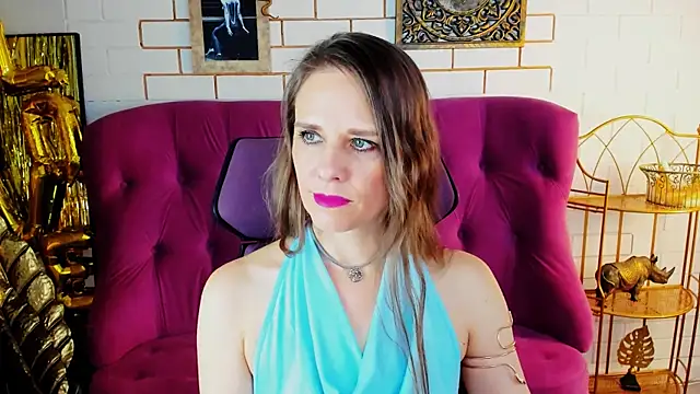 دردشة EmiliaBedy الجنسية المباشرة