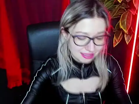 loveHeidi Adlı Modelin Canlı XXX Sohbeti