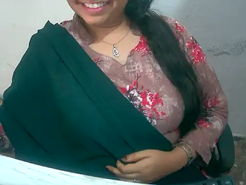 Cute_Aliyaa Adlı Modelin Canlı XXX Sohbeti