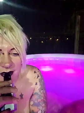 Chatroom XXX en direct de PinkTheHawk