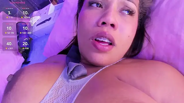 BustyGlow Live XXX Chat