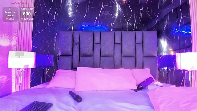 BustyGlow Chat XXX live