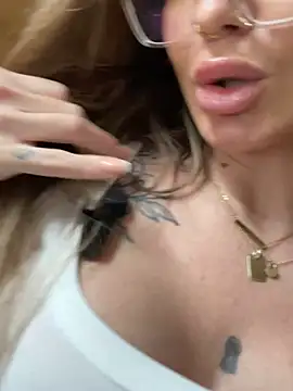 Etwas_neugierig Adlı Modelin Canlı XXX Sohbeti