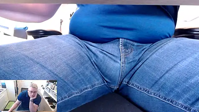 RicRockhard: διαδικτυακό σόου στην κάμερα