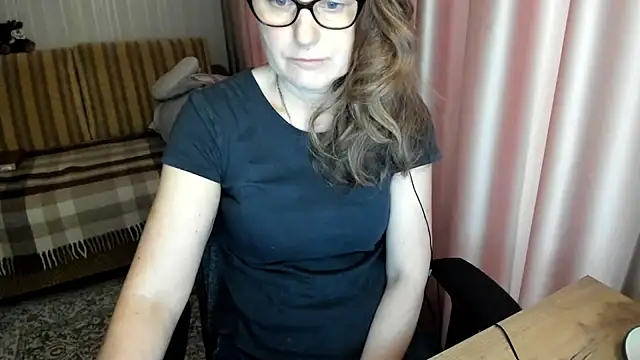 lauraoven Adlı Modelin Canlı XXX Sohbeti