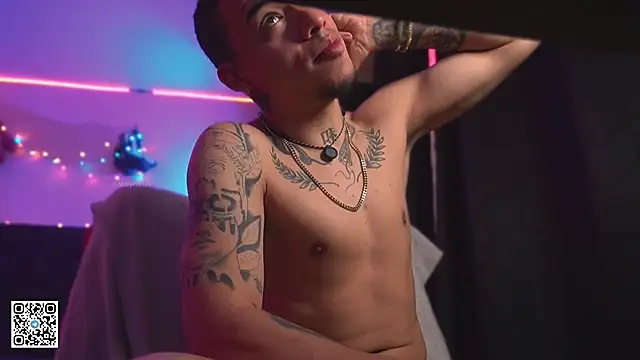 AlphaMasterXxx: διαδικτυακό σόου στην κάμερα