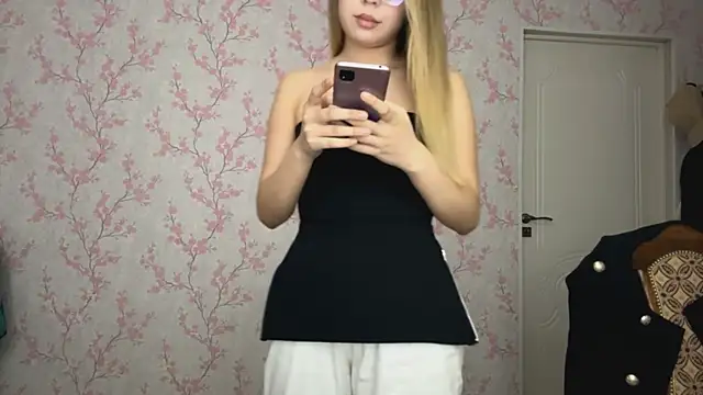 Elina_Mottel Adlı Modelin Canlı XXX Sohbeti