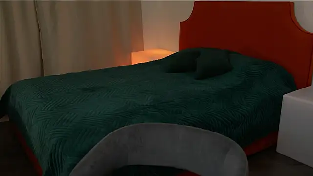 AmiliFox1 Adlı Modelin Canlı XXX Sohbeti