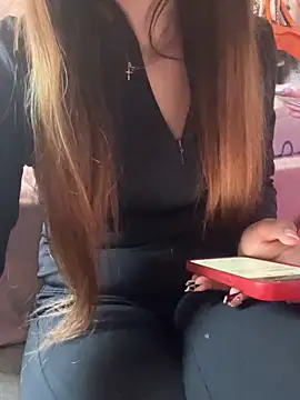 LaPetitechienne1's Live XXX Chat