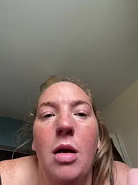 แชท XXX สดของ JustYourNormalCouple