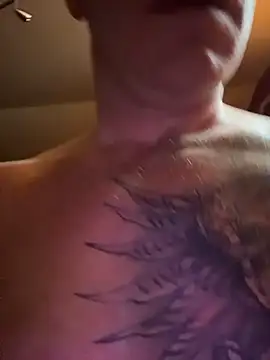 DILFiGuess1 élő XXX-chatje