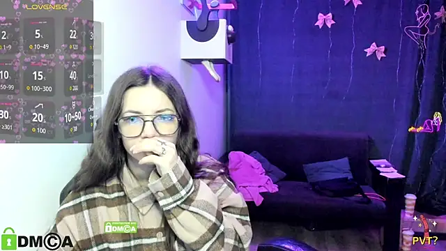 Show modela AlisMoonly na web-kameri