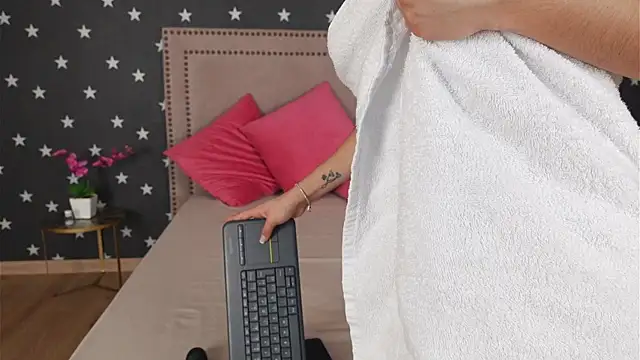 RaquellStar 现场XXX聊天