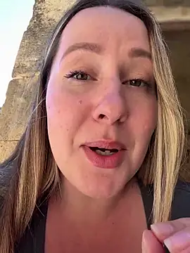 Chat XXX ao vivo de Mona_Plus