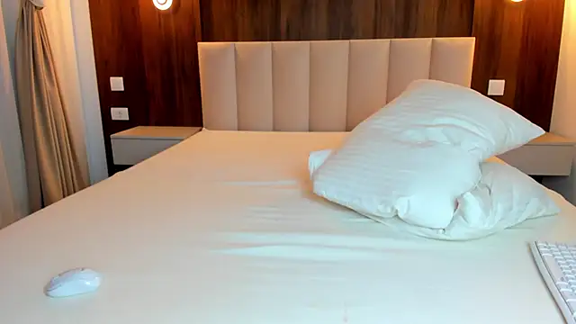 Saradiamond1: απευθείας συνομιλία ΧΧΧ