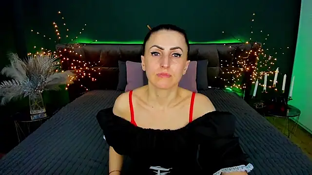 Show modela Rebecca_Diamond na web-kameri