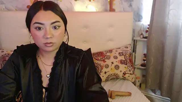 Nicolelewllss Chat XXX live
