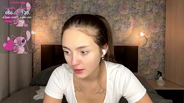 LoraDavi Chat XXX live