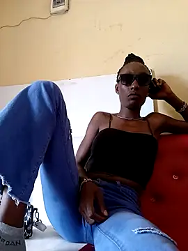 Chat +18 de Petite_Ula ao vivo