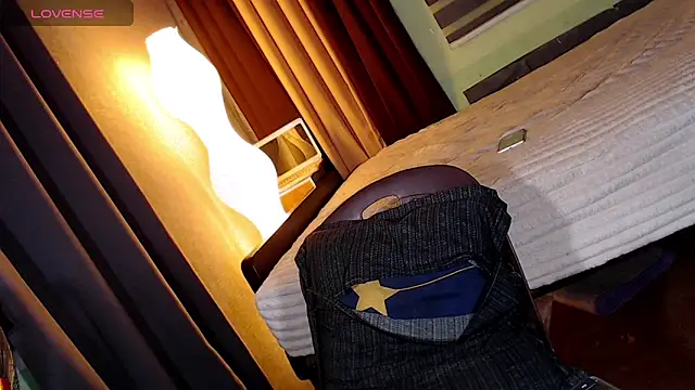 XXX chat uživo modela Creamycum_celinexx