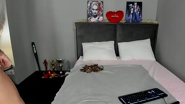 MuscleXXXBarbie: онлайн-секс-чат