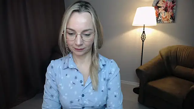 Chat +18 de Ava_Elior ao vivo