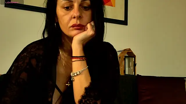 แชท XXX สดของ MiriamDelyn